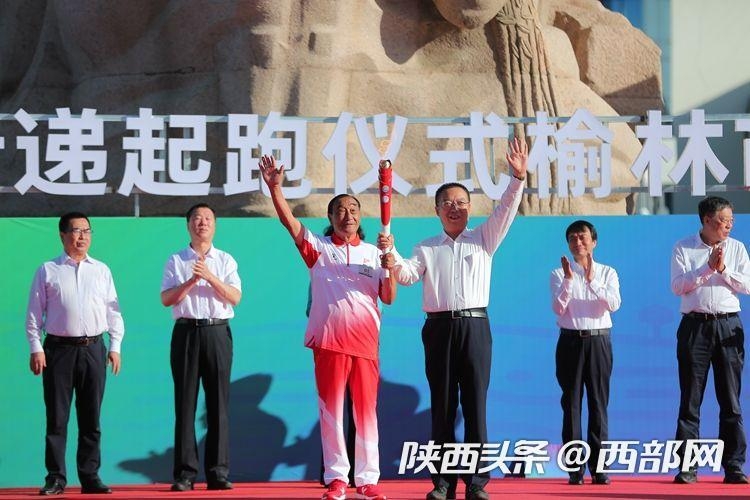 塞上古城開跑！ 十四運會和殘?zhí)貖W會火炬在榆林傳遞