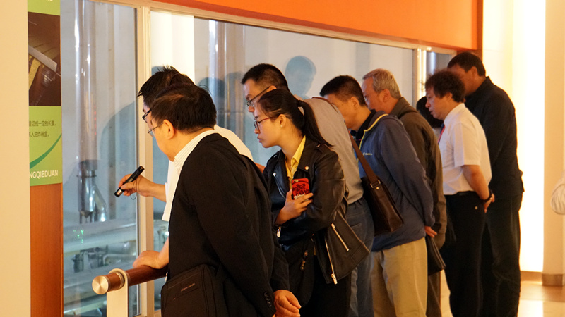 集團領(lǐng)導(dǎo)赴頂益食品、御品軒參觀學(xué)習(xí)