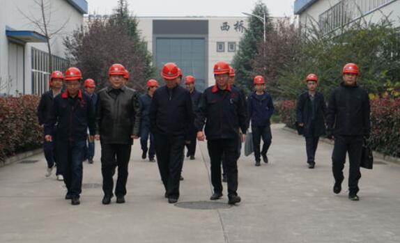集團(tuán)領(lǐng)導(dǎo)金輝帶隊(duì)赴海紅軸承、電器開(kāi)關(guān)進(jìn)行工作調(diào)研
